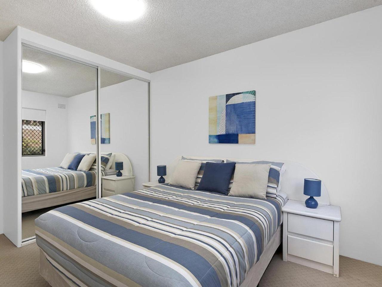 Dolphin Court 5 Apartment Entrance Екстериор снимка